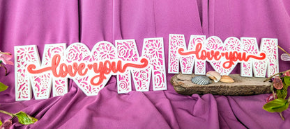 "I Love You Mom" table decoration